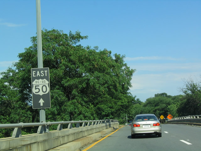 Eastbound U.S. 50 on transition from Interstate 66/Roosevelt Bridge to Constitution Avenue.