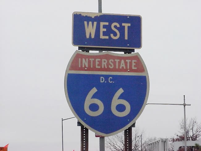 This is the first reassurance shield along westbound Interstate 66/U.S. 50 on the Theodore Roosevelt Bridge over the Potomac River.