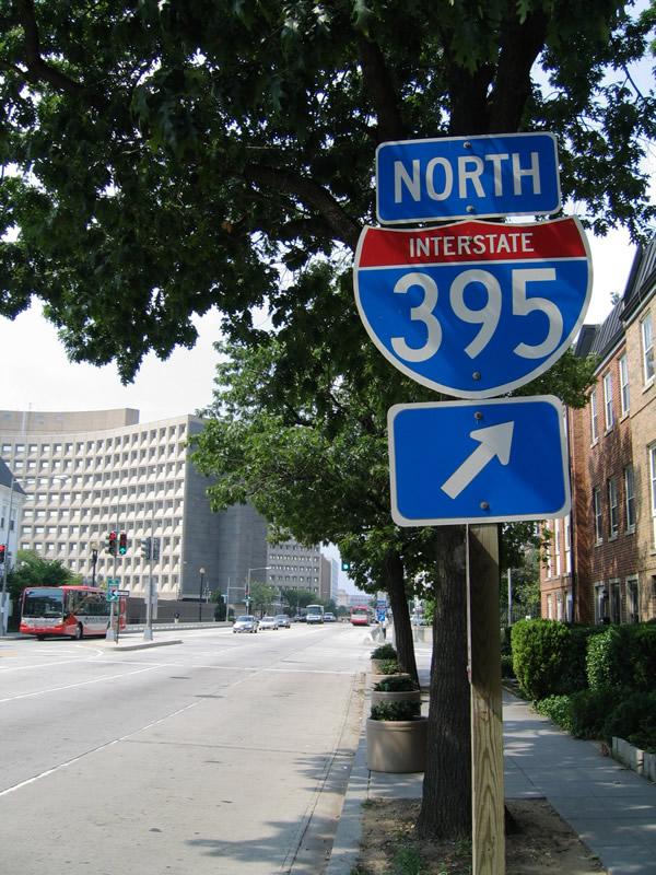7th Street SW northbound approaching the on-ramp to Interstate 395 (Southwest Freeway).