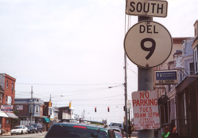 Southbound Delaware 9 shield posted along 4th Street in Wilmington between Dupont and Clayton Streets. This was the first southbound reassurance shield.