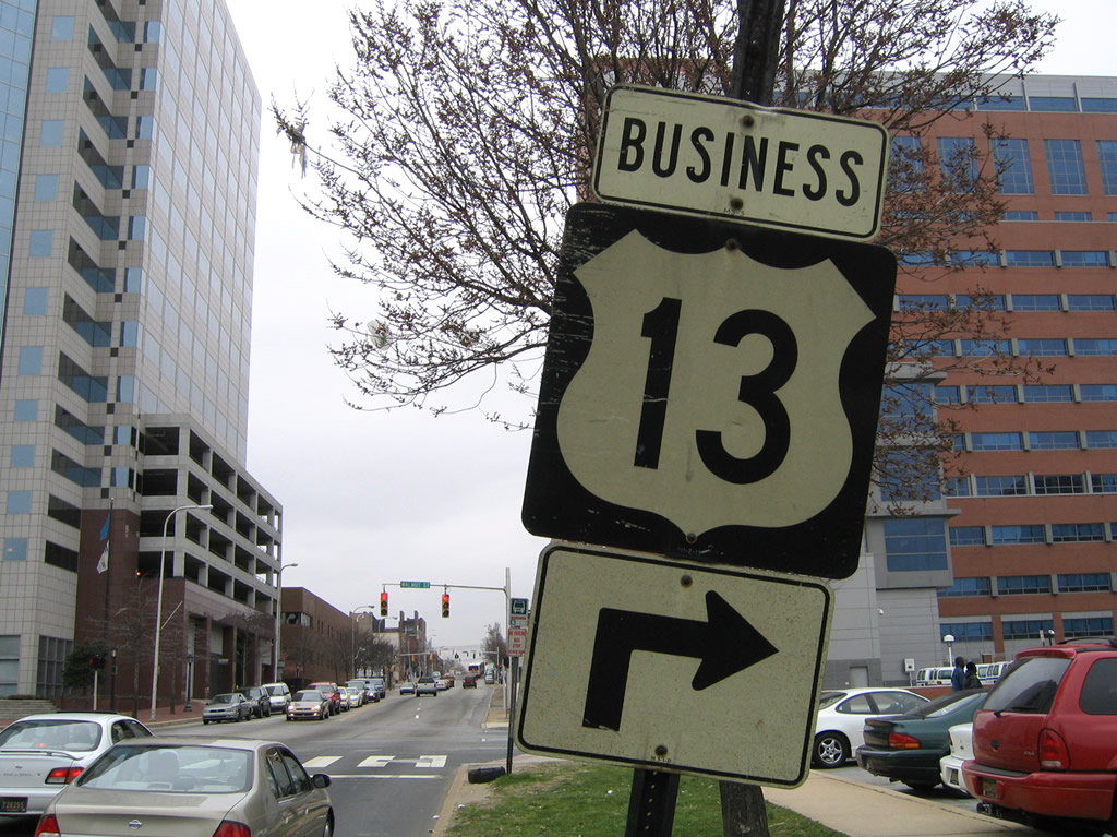 U.S. 13 Business shield assembly posted along Delaware 9 (4th Street) northbound at Walnut Street in Wilmington.
