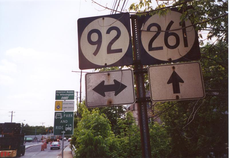 Delaware 92 and 261 shield assembly posted on Foulk Road southbound at Naamans Road. This assembly was replaced by 12/08.