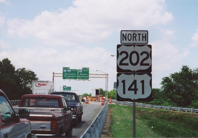 U.S. 141 and 202 northbound reassurance shields posted within the interchange with Interstates 95, 295, and 495. The U.S. 141 shield was corrected to Delaware 141 by late 2001.