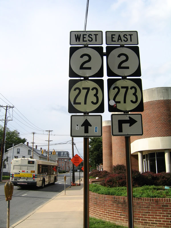 Delaware 2 & 273 shield assembly posted along Chapel Street northbound ahead of Delaware Avenue (DE 2 Business/273 east).