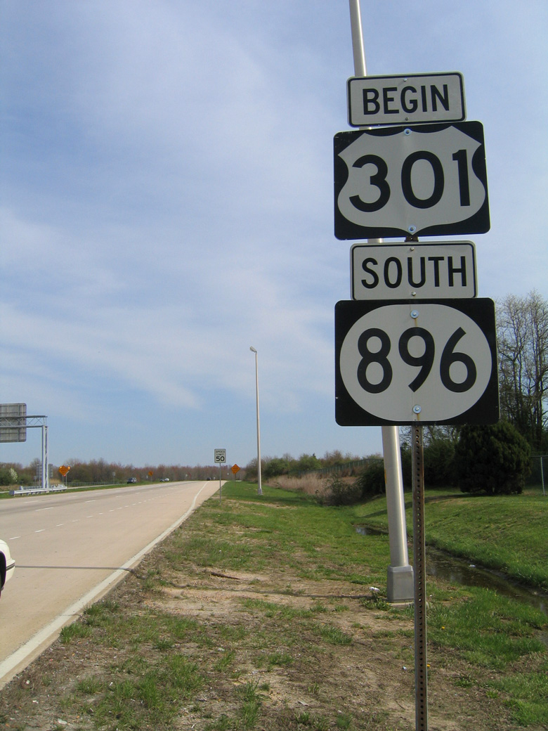 Southbound begin shield assembly posted beyond the Delaware 896 intersection with U.S. 40 at Glasgow.