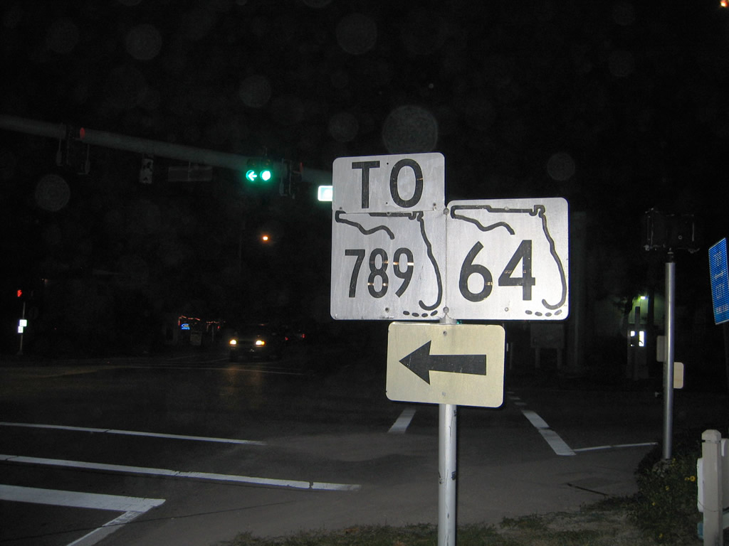 Florida 64 and 789 Keys shields on Anna Maria Island.