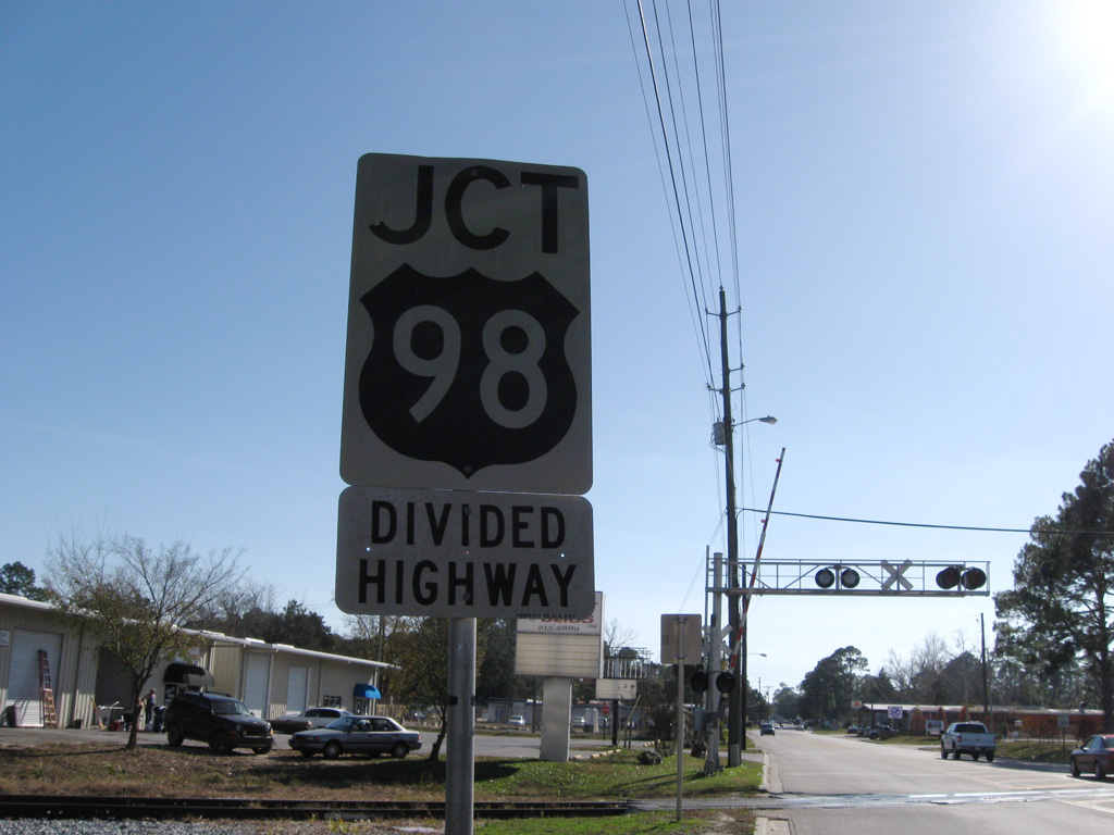 Junction assembly for U.S. 98 in Panama City. Note the assembly is facing the wrong direction.