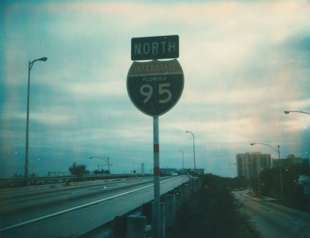 Very beginning of Interstate 95 in Miami; U.S. 1 North is at the right.