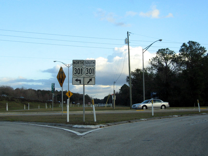 Previous shield assembly at the end of the off-ramp to U.S. 301 from Florida's Turnpike in Wildwood.