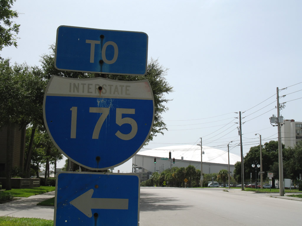 Interstate 175 Florida trailblazer posted along 4th Avenue South at 7th Street South.