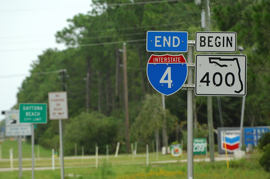 End Interstate 4/Begin Florida 400 shield assembly at the transition from eastbound Interstate 4 onto eastbound Florida 400/Beville Road in Daytona Beach.