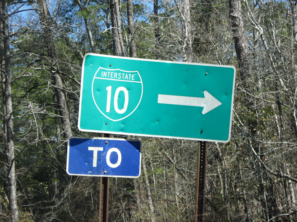 A rare green and white trailblazer sign to Interstate 10 along Gadsden County 269 near the intersection with Gadsden County 270A.