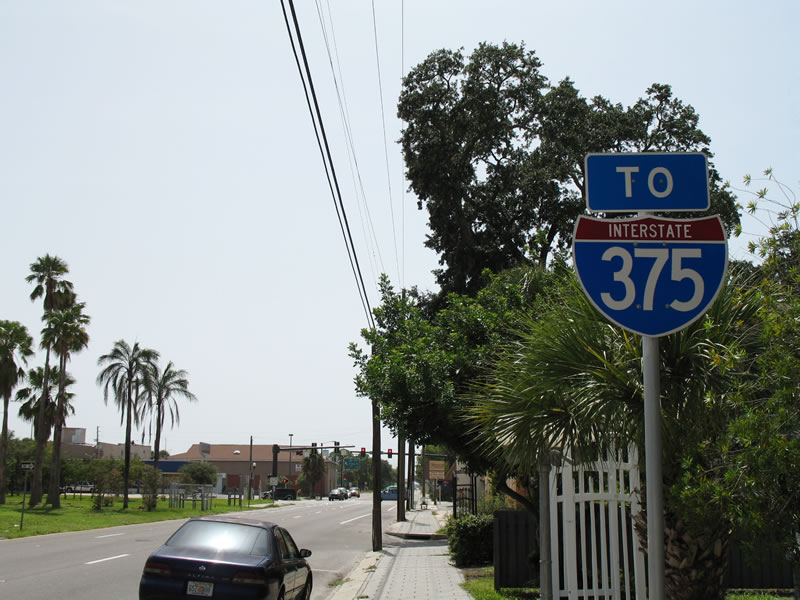 Florida 595 westbound approaching Dr. Martin Luther King, Jr. Street North.