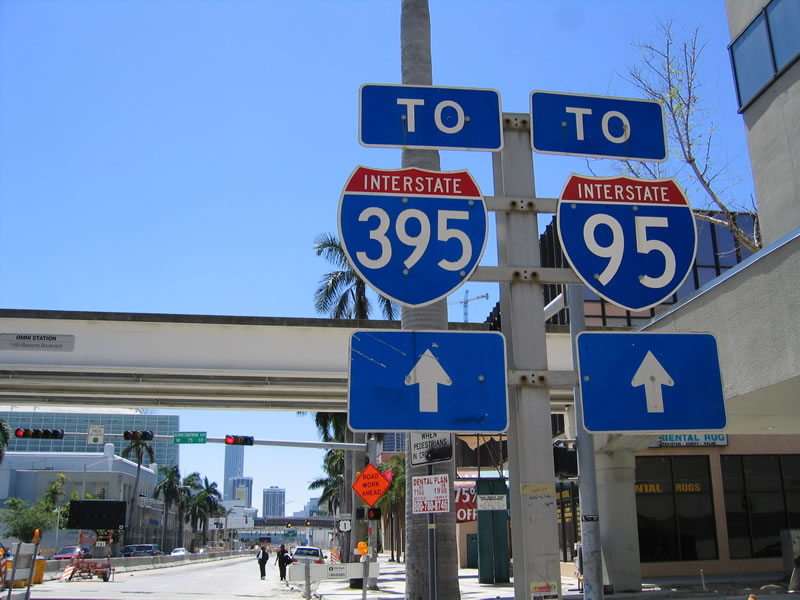 U.S. 1 (Biscayne Boulevard) southbound on the approach to its interchange with Interstate 395 in Miami.