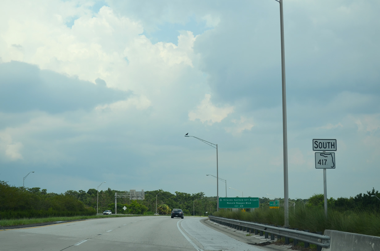 Non-toll Florida 417 reassurance shield at the U.S. 17 & 92 overpass (Exit 50) in Sanford.