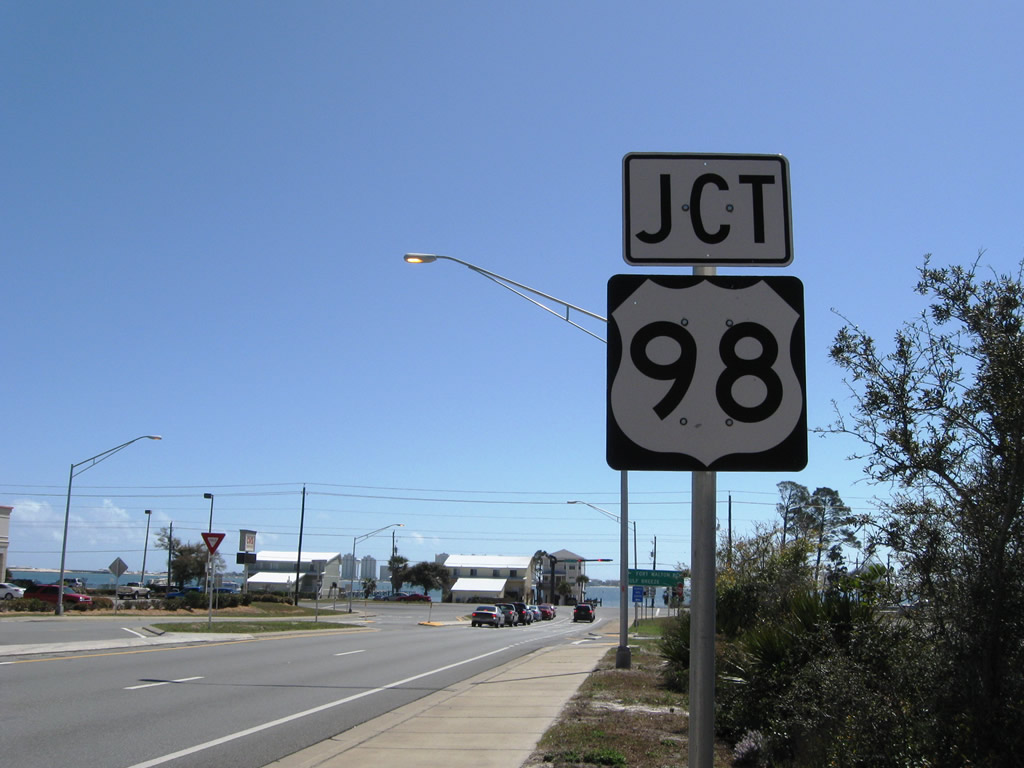 U.S. 98 shield posted at the westbound wye of Florida 87 south for its terminus.