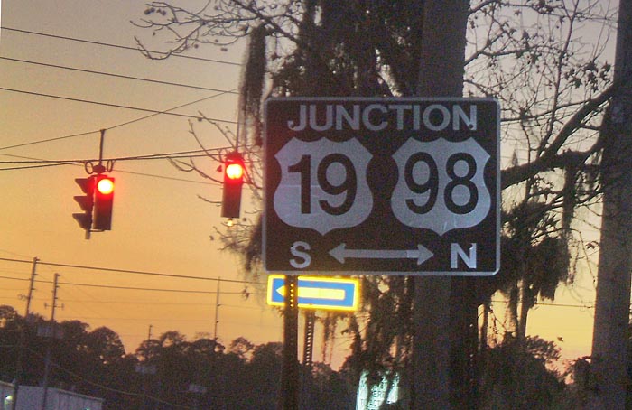 Black guide sign in Citrus County.