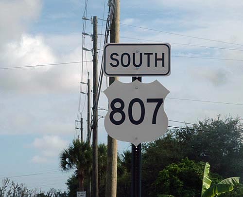 Erroneous cutout US-807 marker for state route 807 in Lake Worth.