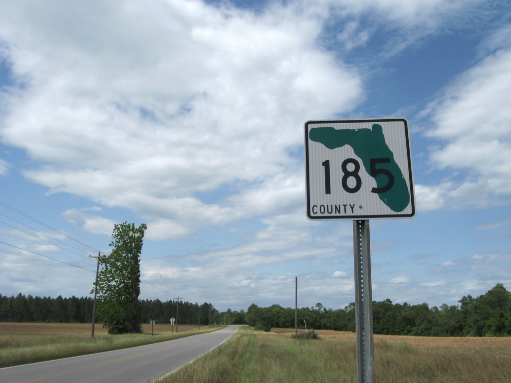 Unusual Walton County 185 shield posted after the intersection with Walton County 183B. There are several of these shields posted on this stretch.