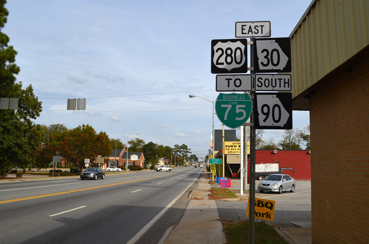 Shield assembly along U.S. 280 east in Cordele with a remnant Interstate 75 Business Loop shield.