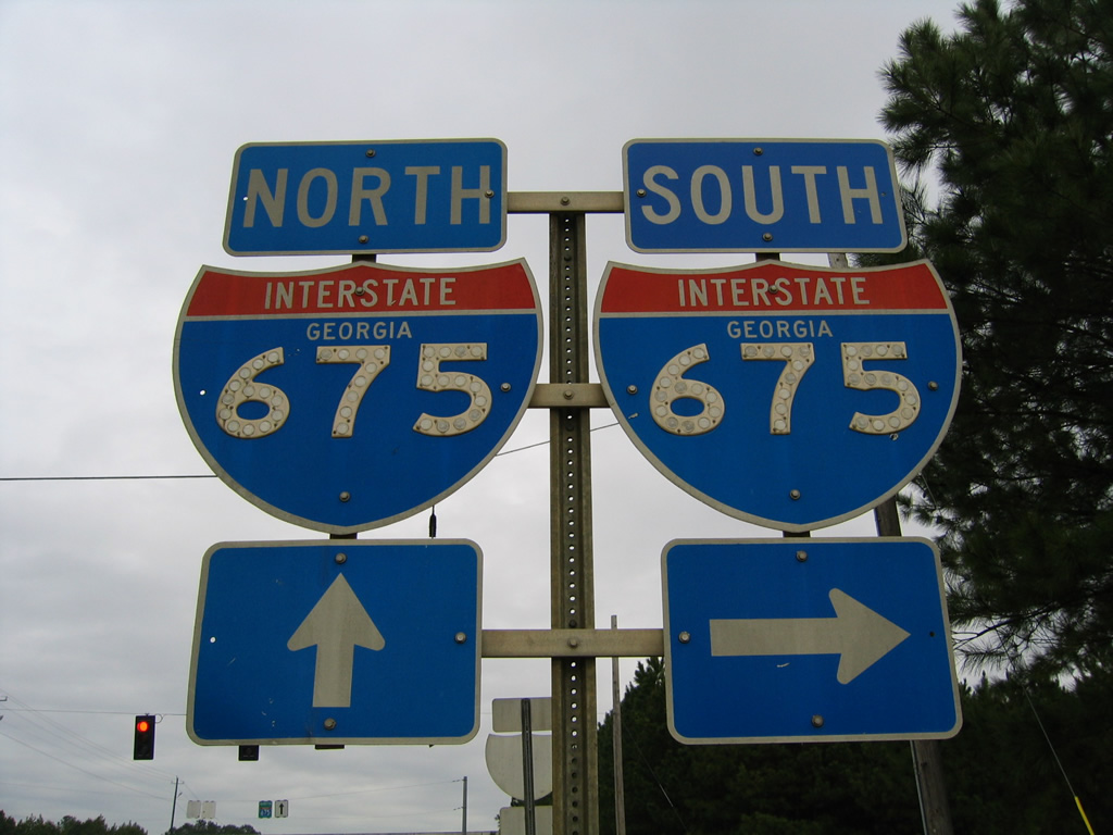 Eastbound Georgia 138 (Exit 1) approaching Junction Interstate 675.