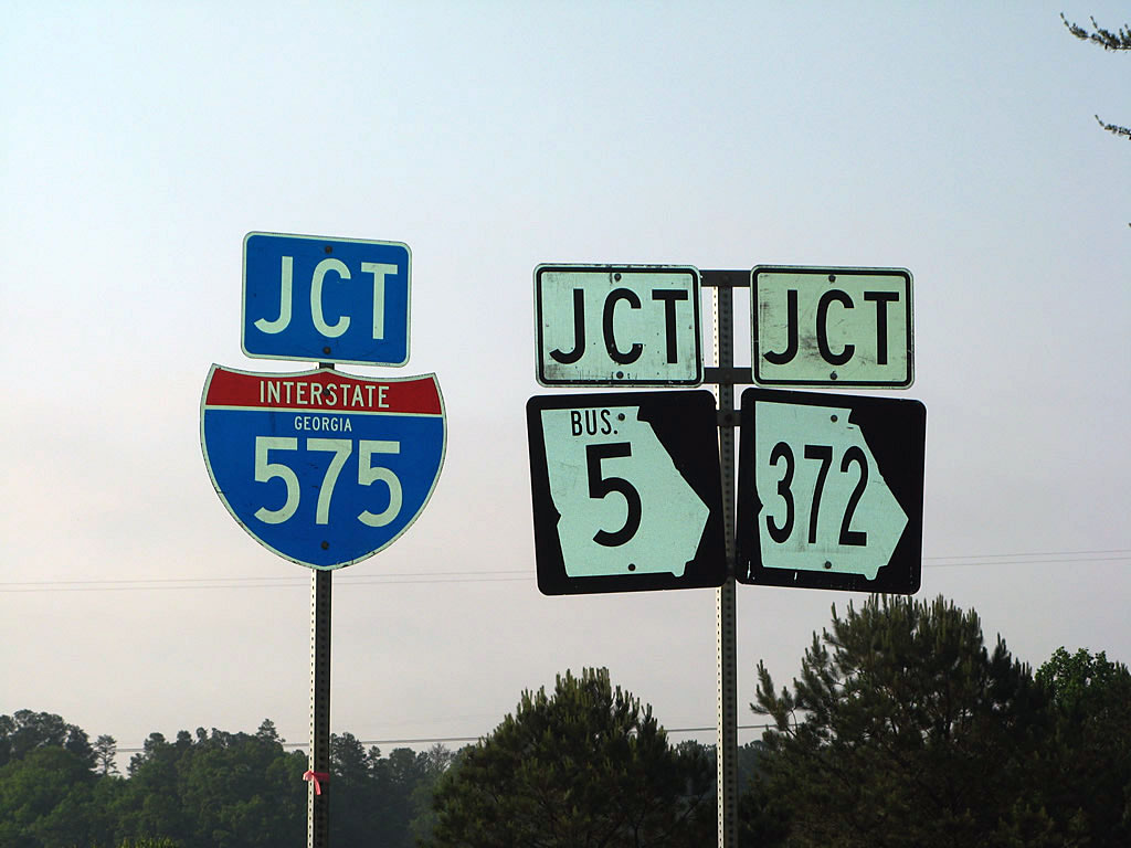 Southbound Georgia 515 approaching junction Interstate 575, Georgia 372, and Business Georgia 5.