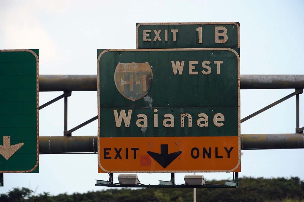 Exit ramp to Interstate H-1 west from Interstate H-2 south.