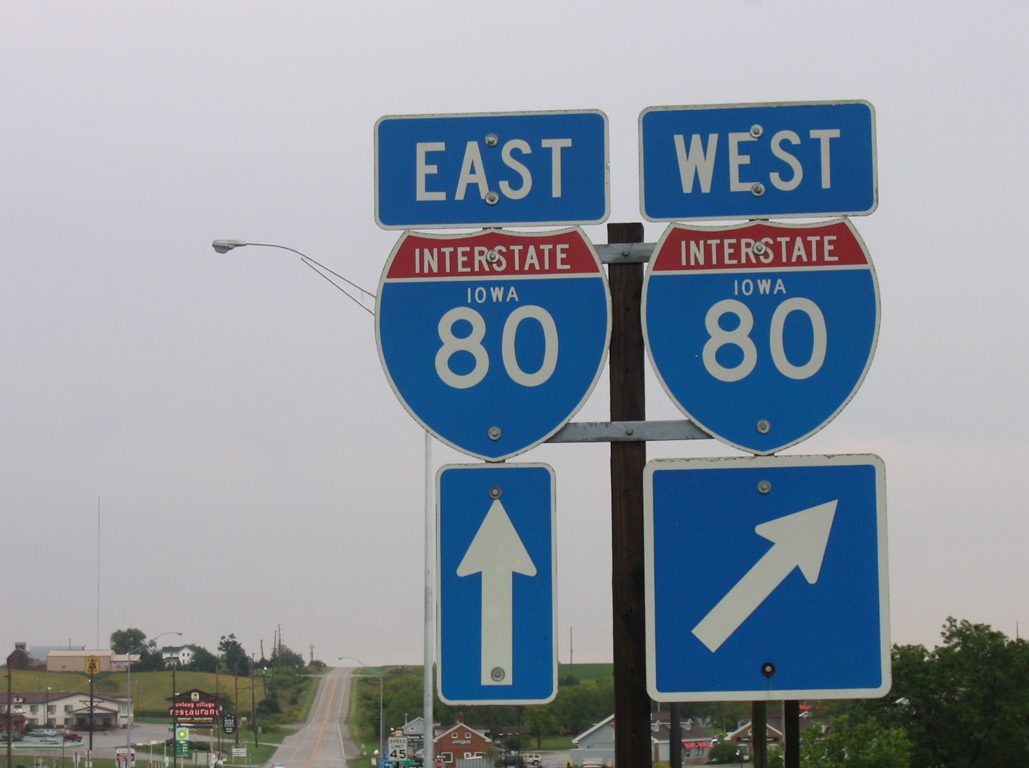 Interstate 80 trailblazer shields at end of southbound U.S. 151.