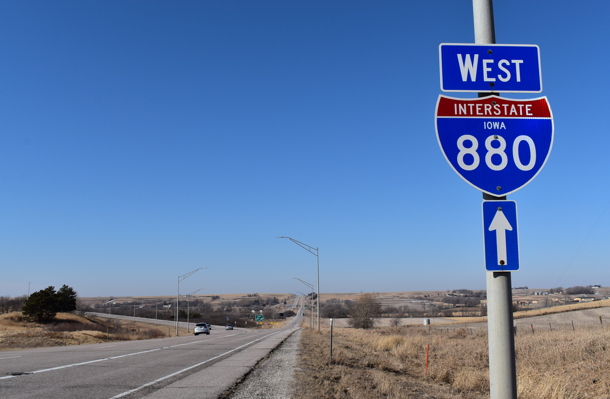 I-880 trailblazer where the route branches west from I-80 near Minden, Iowa.