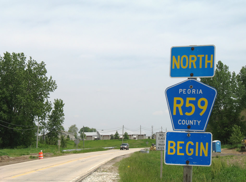 Beginning of Peoria County R59 as it leaves Illinois 6 at Mossville.