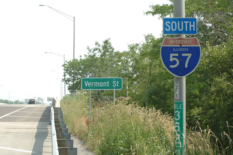 Southbound I-57 at Milepost 352.93 approaching Vermont Street underpass in Chicago.