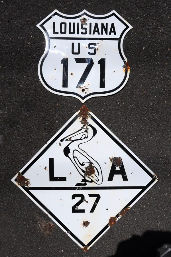 Porcelain Louisiana state and US markers from the 1930s.