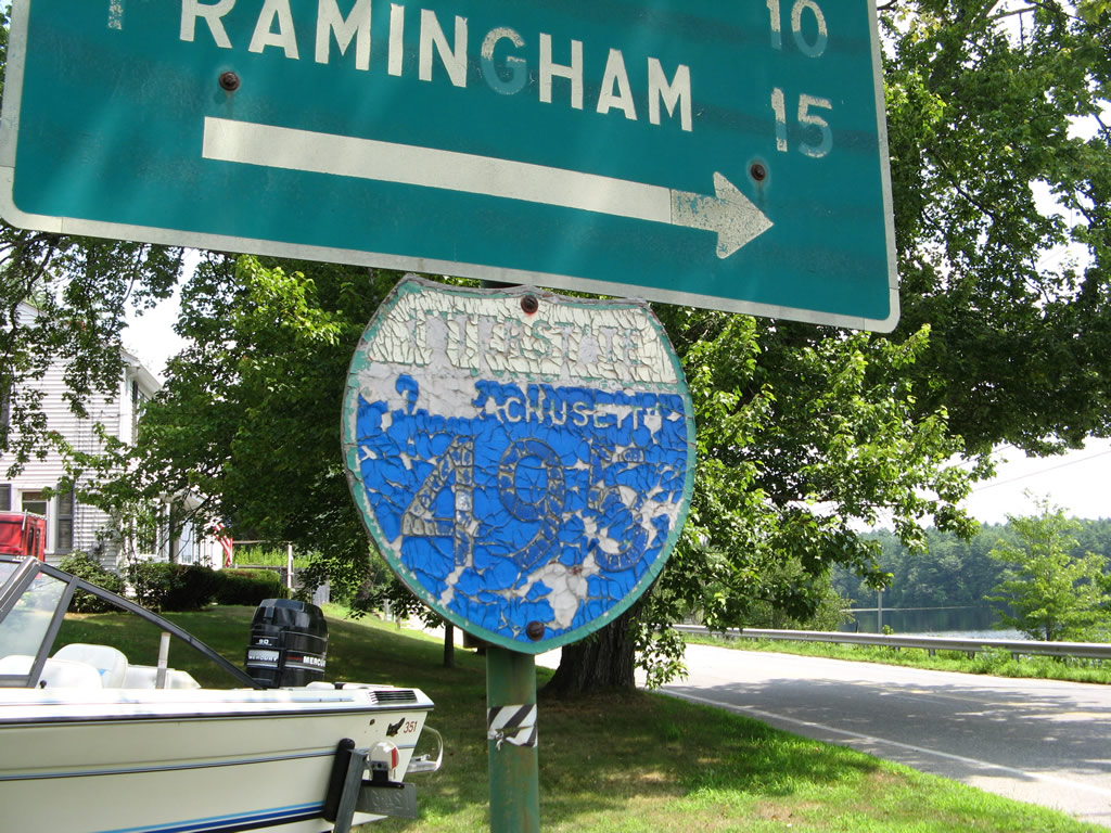 Interstate 495 trailblazer shield (with state name) near Upton.