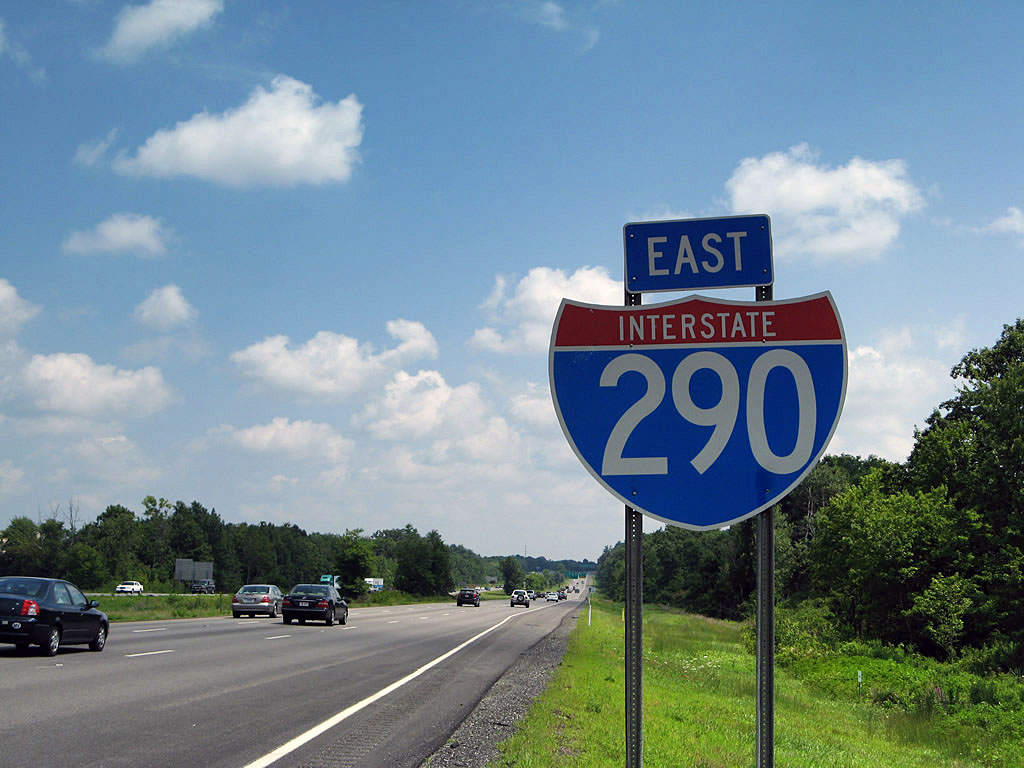 Last reassurance shield along eastbound Interstate 290 prior to the junction with Interstate 495.