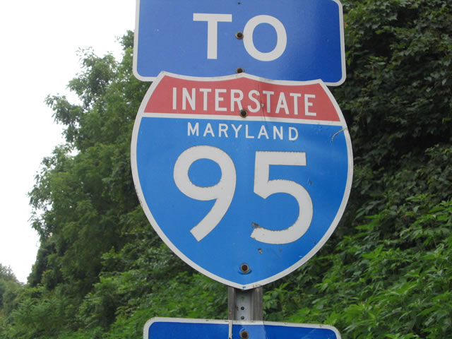 Trailblazer on Maryland 272 southbound ahead of Maryland 274 and Exit 100.