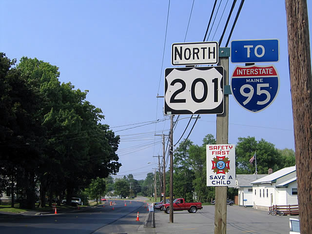 Interstate 95 trailblazer cosigned with U.S. 201 northbound in Fairfield.