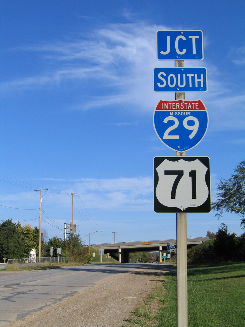 Missouri Secondary AA (Waukomis Drive) northbound at Interstate 29 & U.S. 71 (Exit 3A).