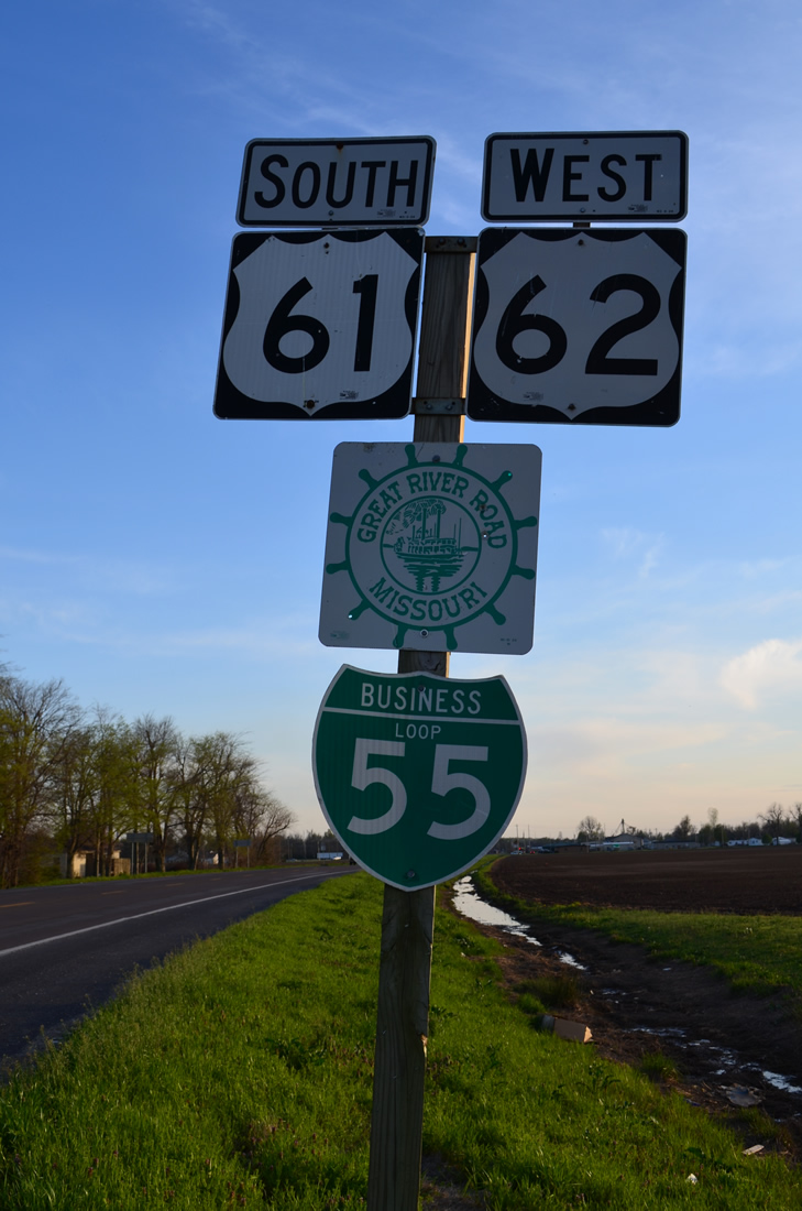 Business Loop I-55/U.S. 61-62 south approaching New Madrid.