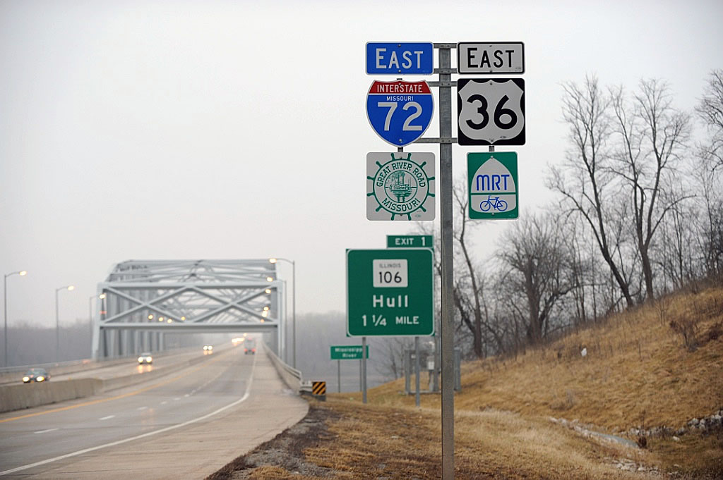 Last eastbound Interstate 72 shield in Missouri before crossing Mark Twain Bridge across Mississippi River.