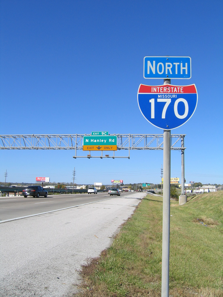 Northbound mainline ahead of Exit 9C (N. Hanley Road).