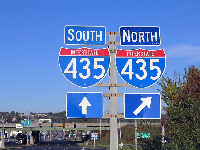 Missouri 12 (Truman Road) approaching Interstate 435 (Exit 60).