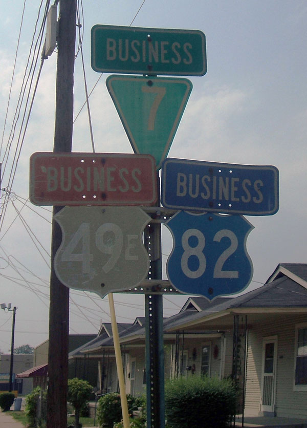 Last known colored state-route shield in Mississippi.  Gone as of May, 2008.