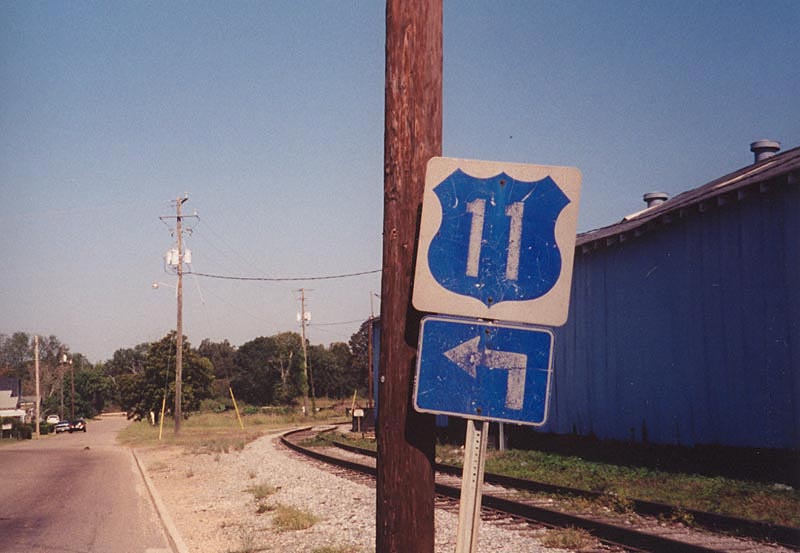 The last blue 11 shield in Mississippi.  Found in Hattiesburg, and was replaced by July, 2008.  First   Last two by Levente Jakab, 9/9/2006.