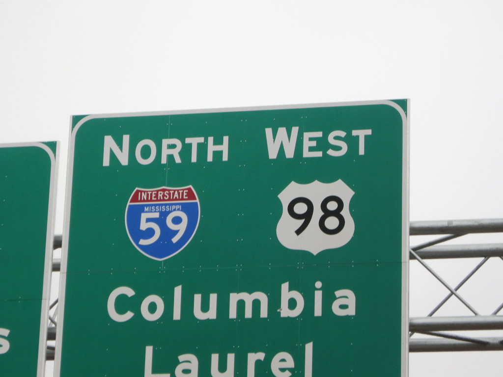 Interstate 59 Mississippi shield placed on overhead guide signs along U.S. 98 westbound ahead of its merge onto the northbound freeway at Hattiesburg.