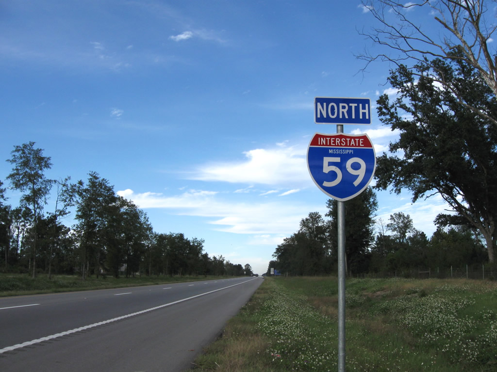 Reassurance shield north of Exit 6 (Mississippi 43).