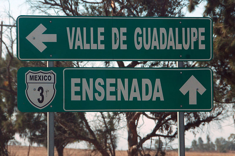 This sign is at the junction at old route 3, and the current 1/3 multiplex. Usually this route is signed only as 1, but here it is signed only as 3.