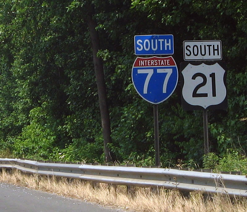Southbound Interstate 77 and U.S. 21 in Charlotte prior to Exit 7, Clanton Road.