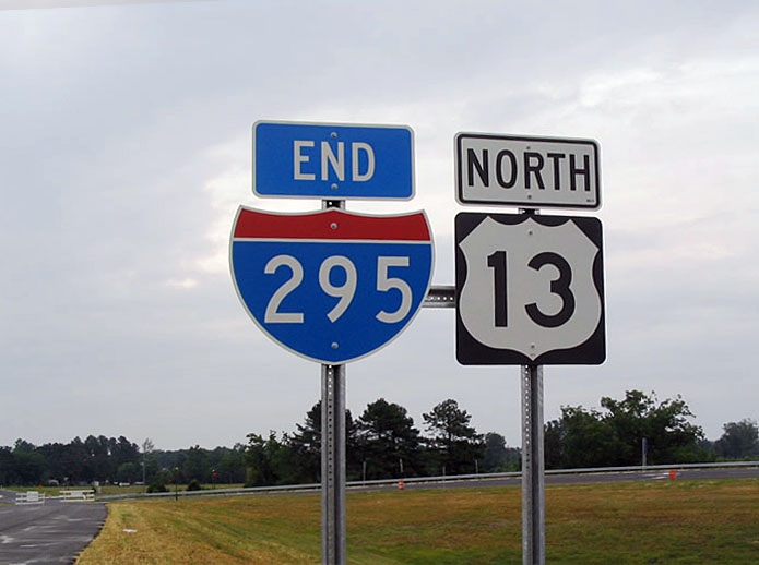 End Future Interstate 295 marker posted at the northbound beginning of U.S. 13.