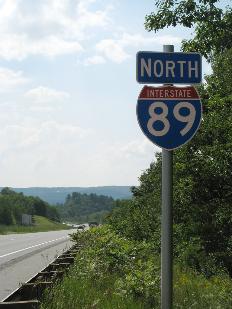 Northbound Interstate 89 after Exit 19 onramp near Lebanon prior to crossing the Connecticut River.