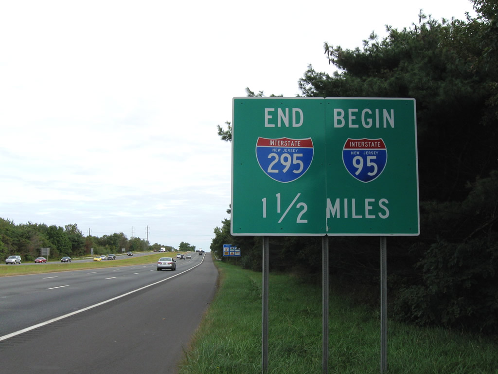 This sign located along northbound Interstate 295 north of Exit 65 (Sloan Avenue) warns motorists of the upcoming transition from Interstate 295 to Interstate 95.